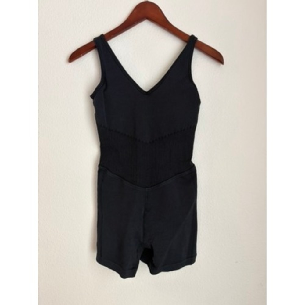 JoyLab Womens Seamless V-Neck Ribbed Activewear Bodysuit Black Short Romper